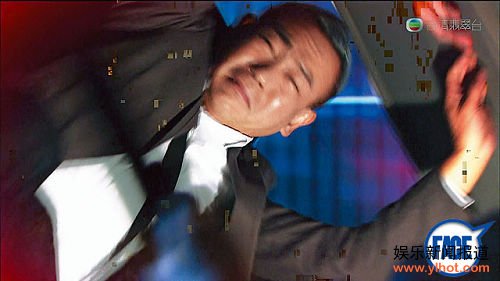 �ֱ������˱���ײ��